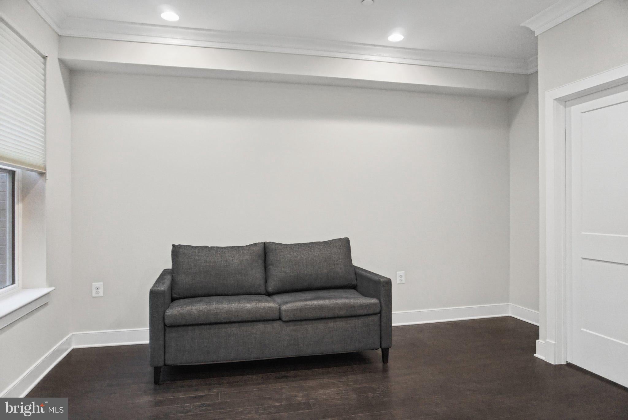 10336 GROSVENOR PLACE