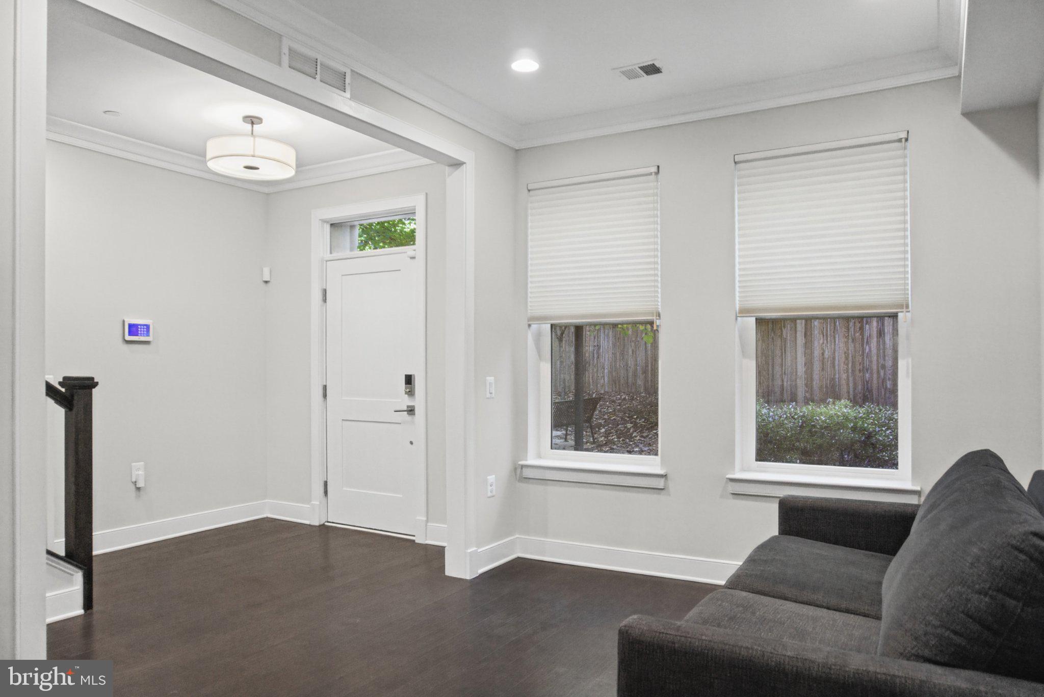 10336 GROSVENOR PLACE