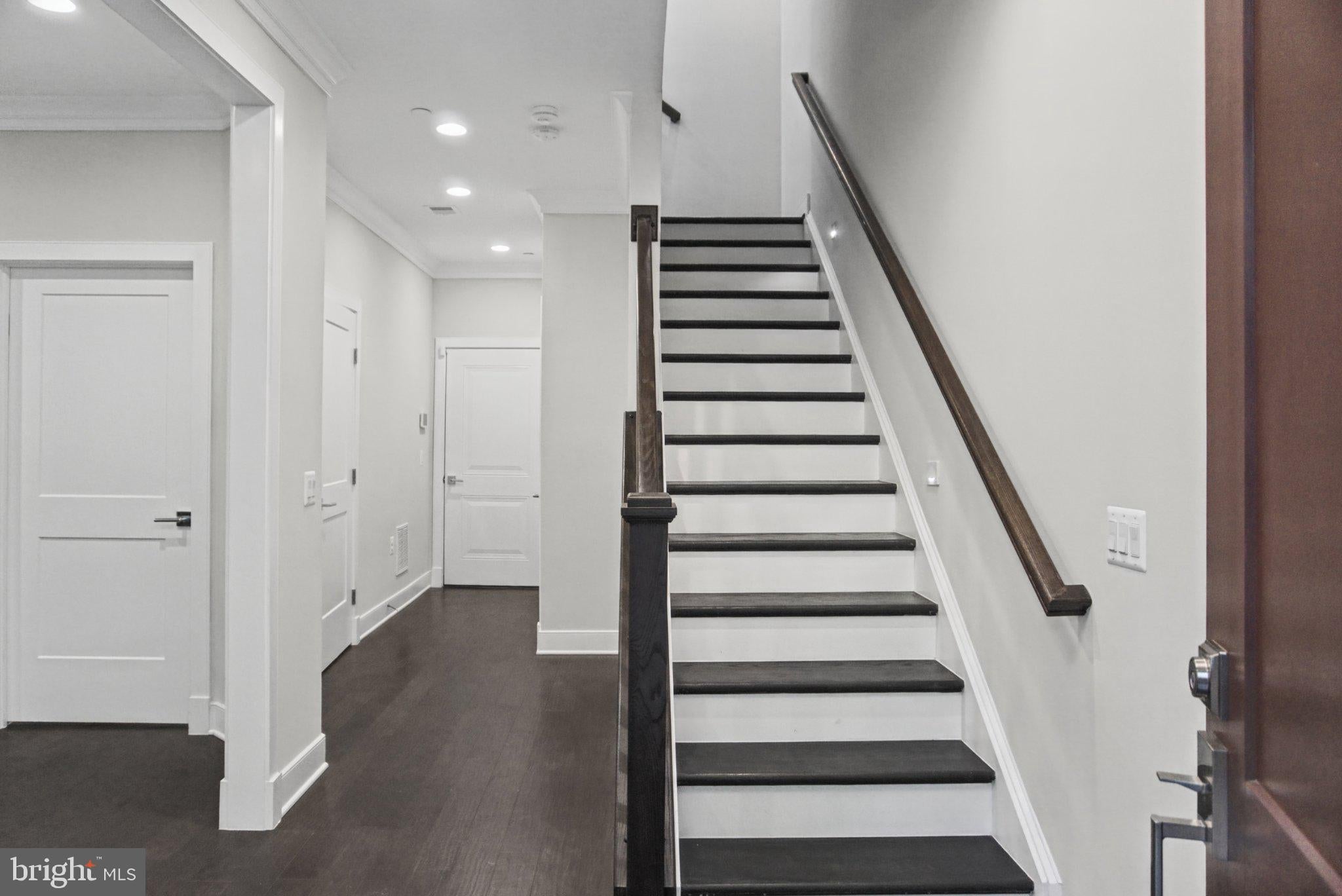10336 GROSVENOR PLACE