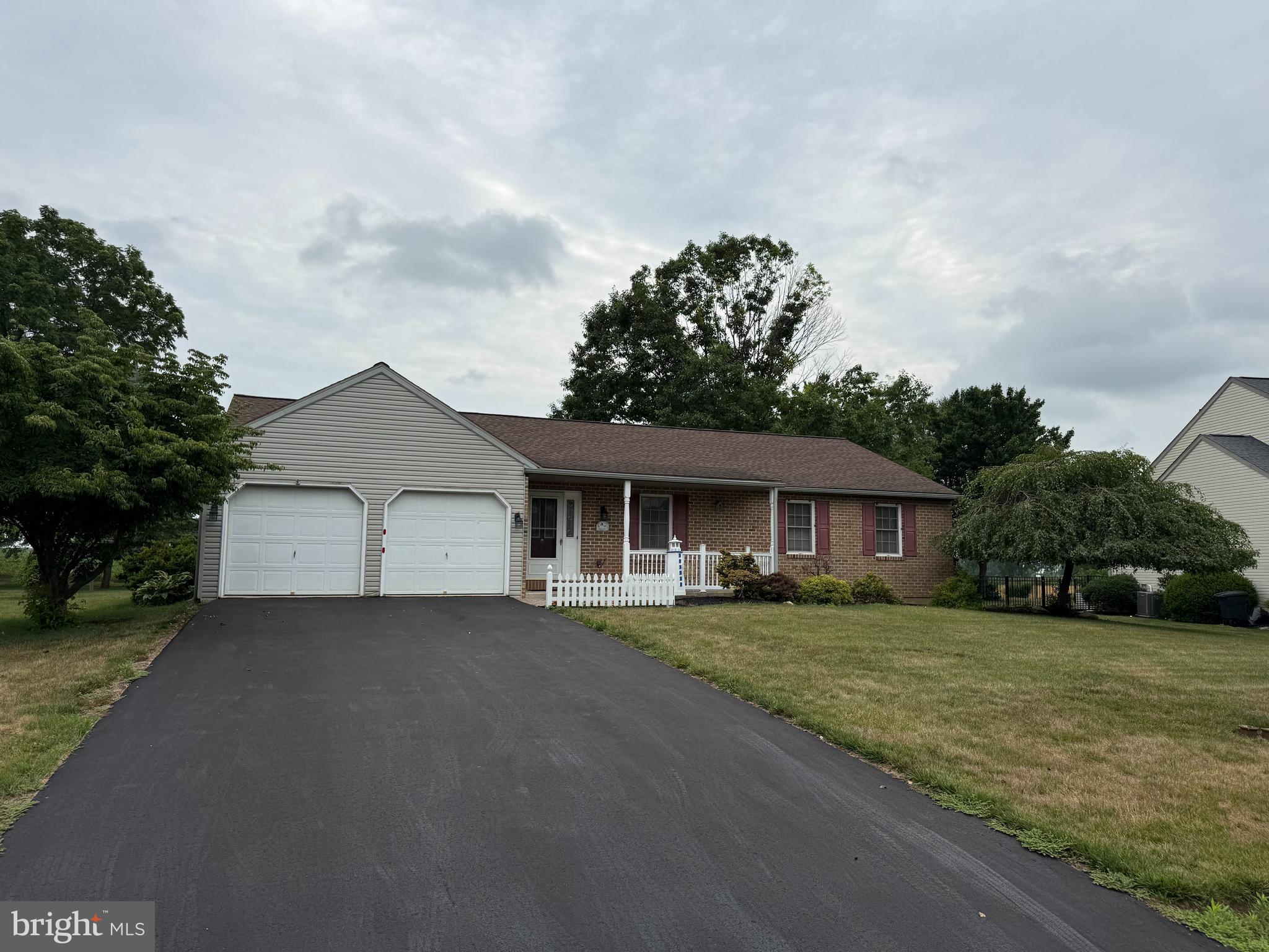 304 W WALNUT TREE DRIVE