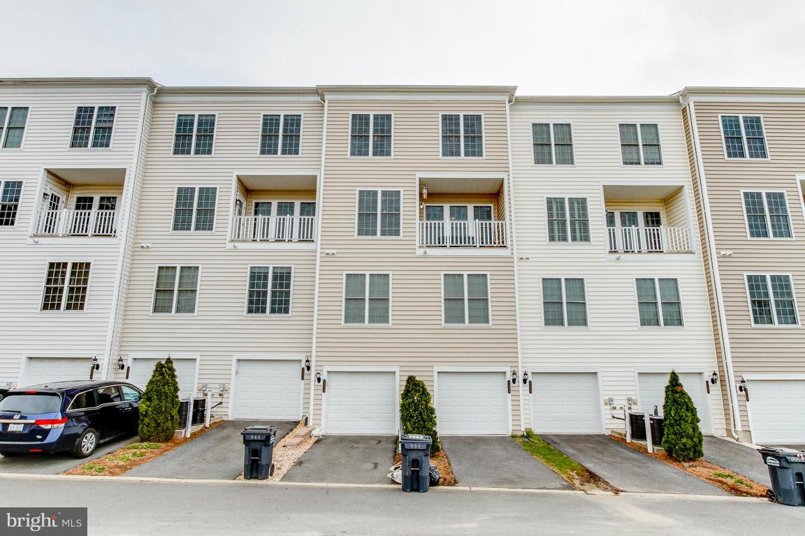 POTOMAC CLUB - Residential