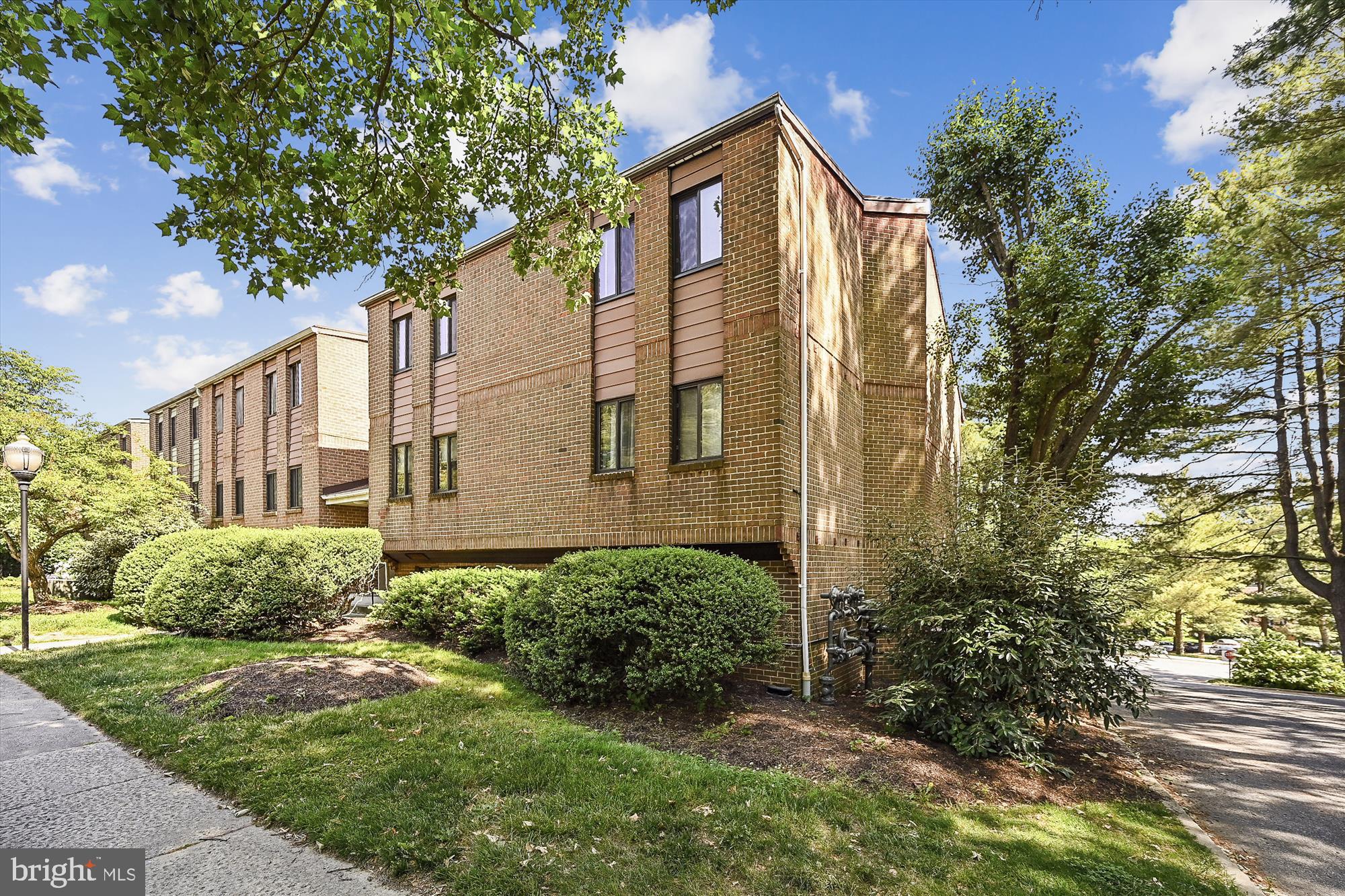 ROCKLAND RUN - Residential