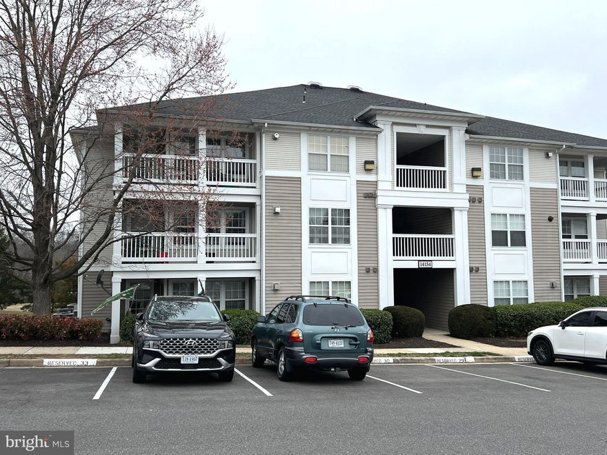 Lovely, one level condo with open floor plan in the heart of Woodbridge!!  2 beds & 2 baths with an office/den.,  Neutral wall to wall carpet, crown molding, washer & dryer in unit, new SS appliances & paint in 2024. Private balcony overlooking the pond.  Community offers club house, swimming pool, tot lots, basketball courts, tennis courts and walking trail. Close to shops., restaurants, and commuting routes!!  1 assigned parking space.  Don''t miss it! (Landlord is a licensed Realtor).