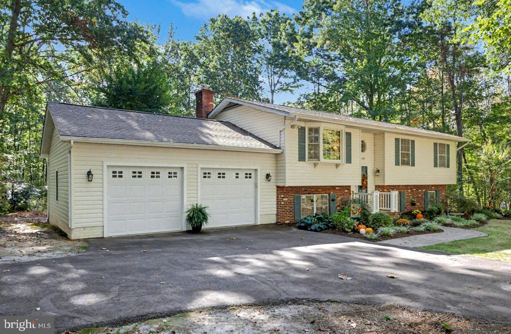 Photo of 515 Walnut Drive, FREDERICKSBURG, VA 22405 (MLS # VAST2043550)