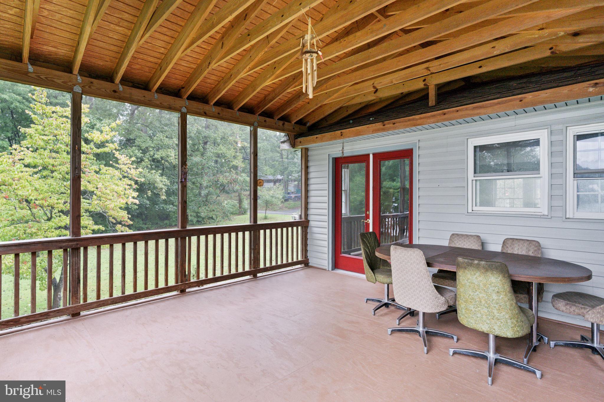 1022 LAKEVIEW DRIVE