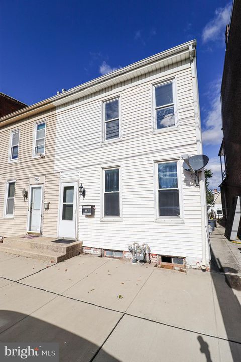 Photo of 987 E Philadelphia Street, YORK, PA 17403 (MLS # PAYK2091650)