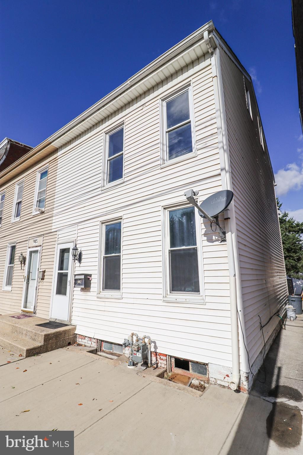 Photo of 987 E Philadelphia Street, YORK, PA 17403 (MLS # PAYK2091650)