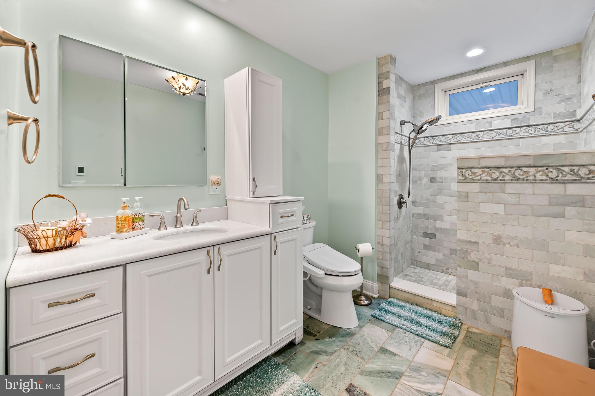 BOWLEYS QUARTERS - Residential