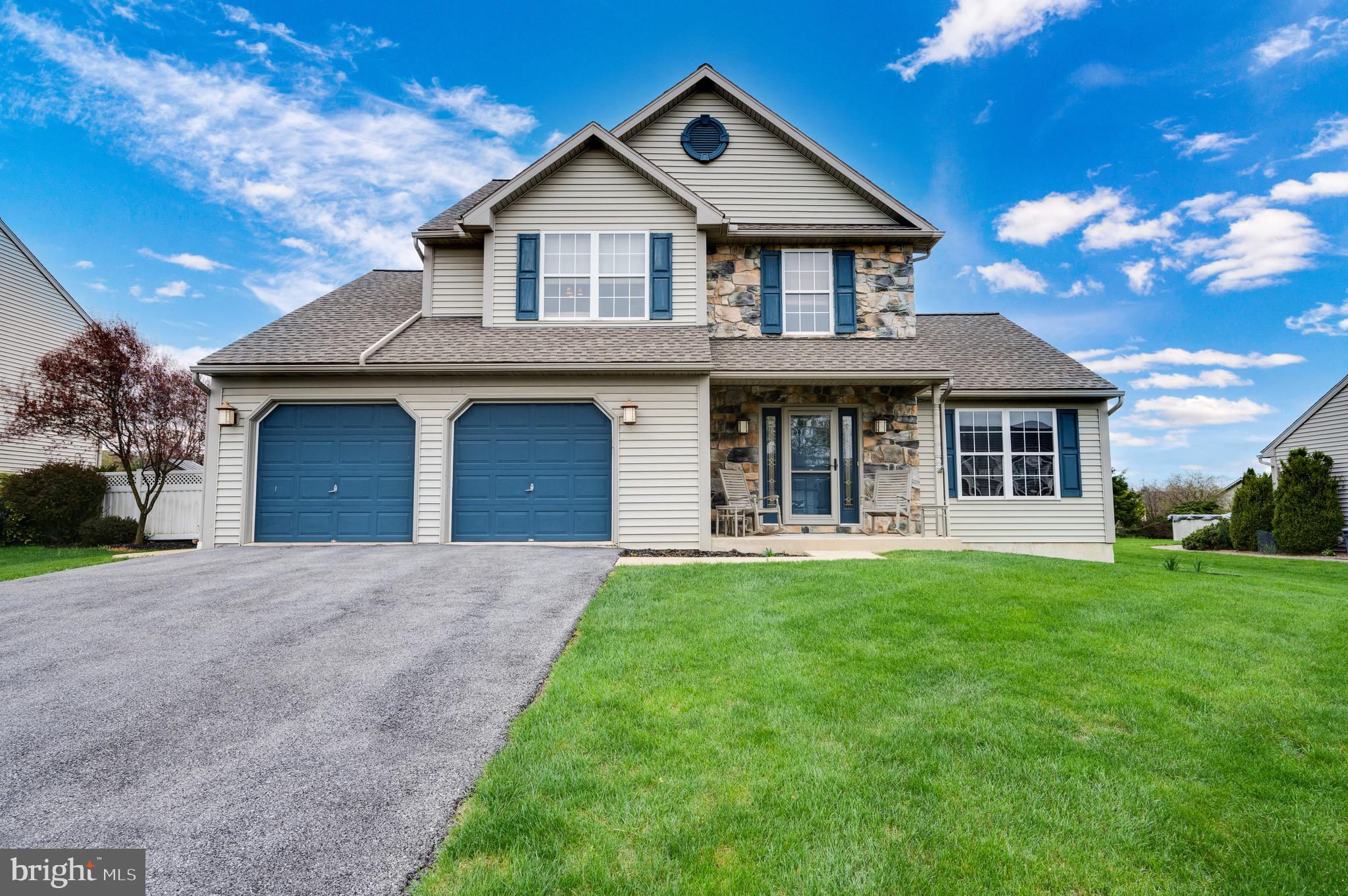 WELCOME TO THE DESIRABLE Shadow Ridge in Fleetwood Schools.
Single 3 bedroom House with 2.5 baths,Spacious OPEN FLOOR Plan with many upgrades.
Large Main bedroom with a Walk-in Closet, and the Main Full Bathroom.Two bedrooms with a lot of closet space . Spacious EAT- IN Kitchen with Stainless Appliances. Family room with a Gas Fireplace , Formal Living area, Large half Bathroom, and Dining Room complete the Main Floor .
Outside you will find a Beautiful Stamped Concrete Patio, sidewalk, and Large Flat yard to enjoy the outdoors.
Make this your New Home Today!