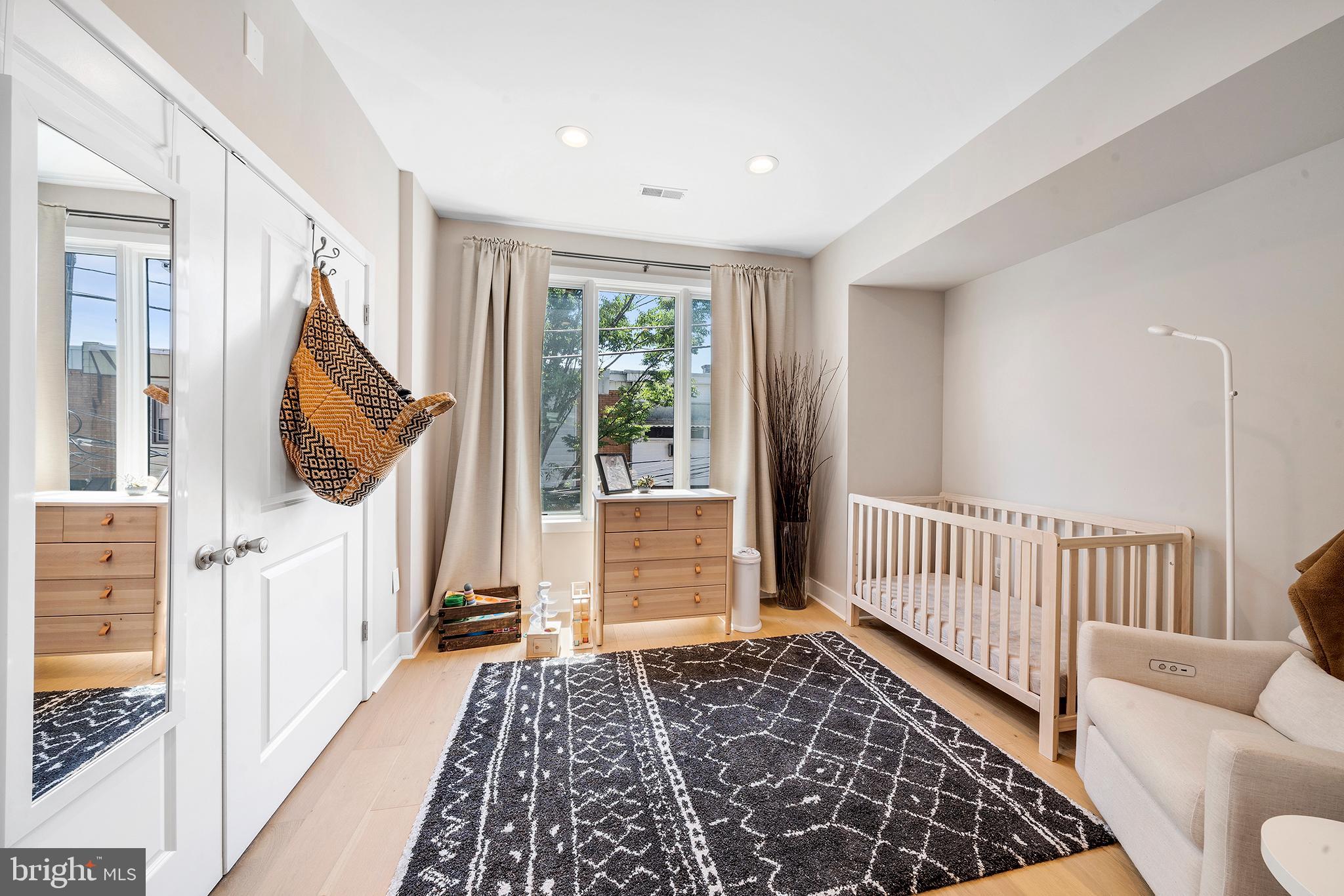 PASSYUNK SQUARE - Residential