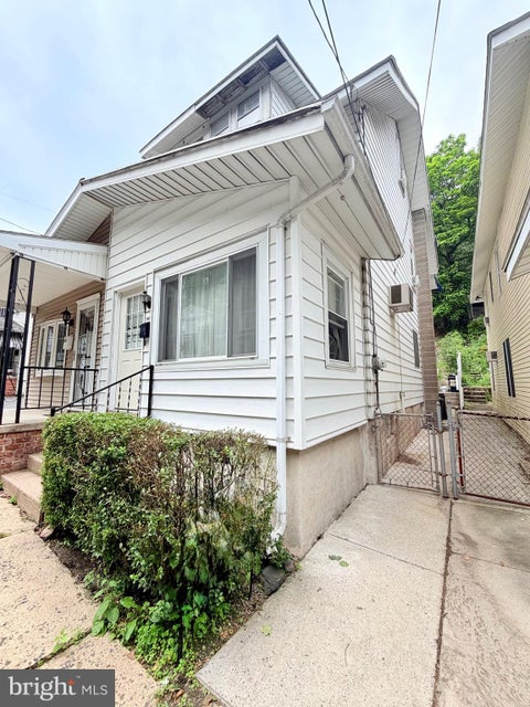 Townhouse For Sale - 428 Laurel Street<br/> Schuylkill County, MINERSVILLE, PA 17954