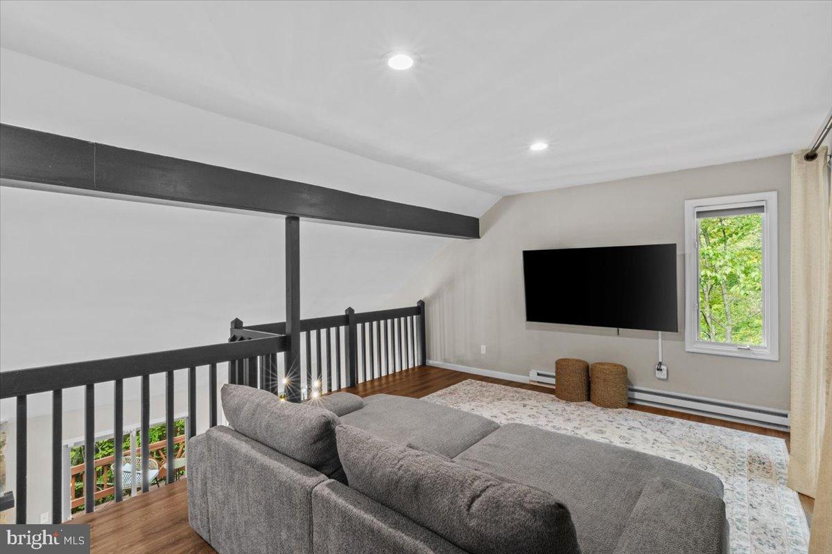 SAW CREEK EST - Residential