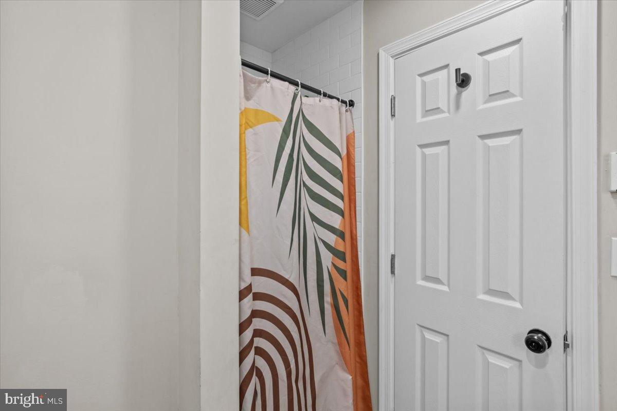 SAW CREEK EST - Residential