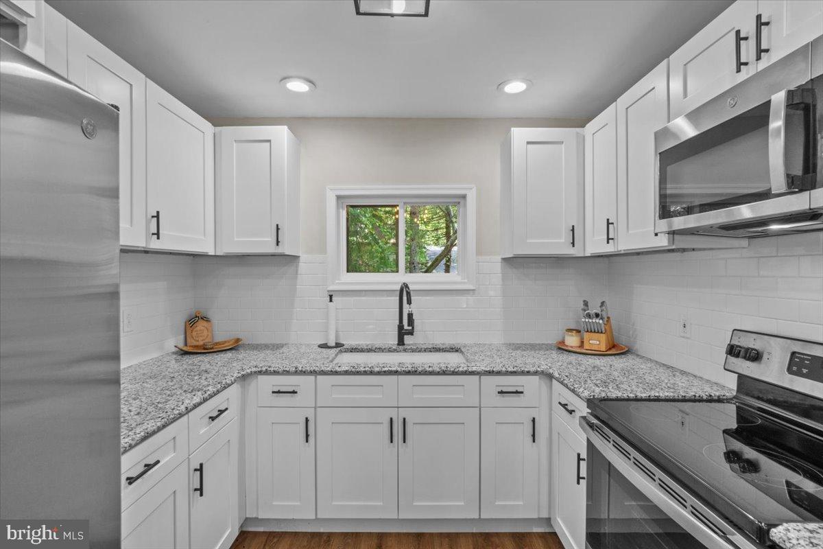 SAW CREEK EST - Residential