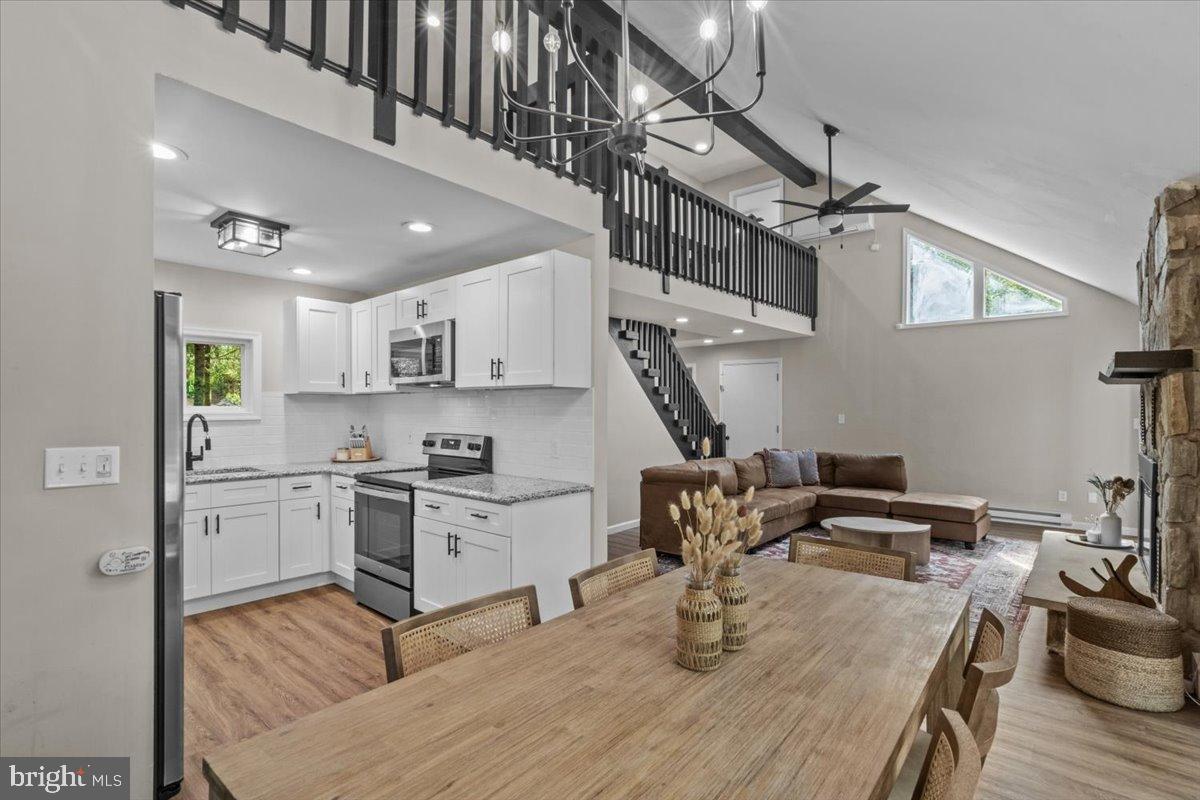 SAW CREEK EST - Residential