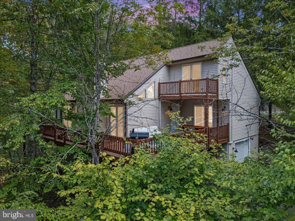 Photo of 415 Canterbury Road, BUSHKILL, PA 18324 (MLS # PAPI2000754)