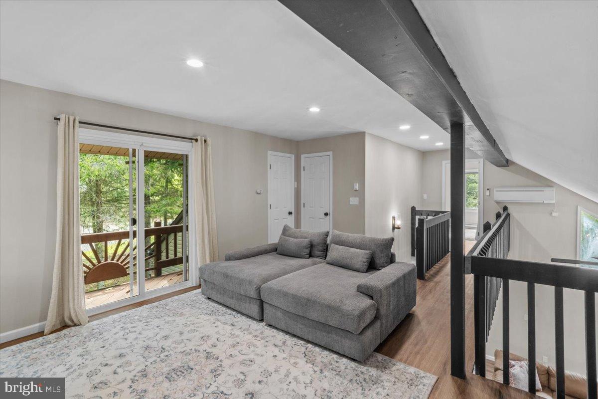 SAW CREEK EST - Residential