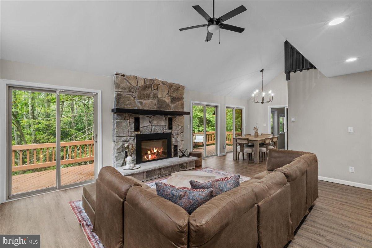 SAW CREEK EST - Residential