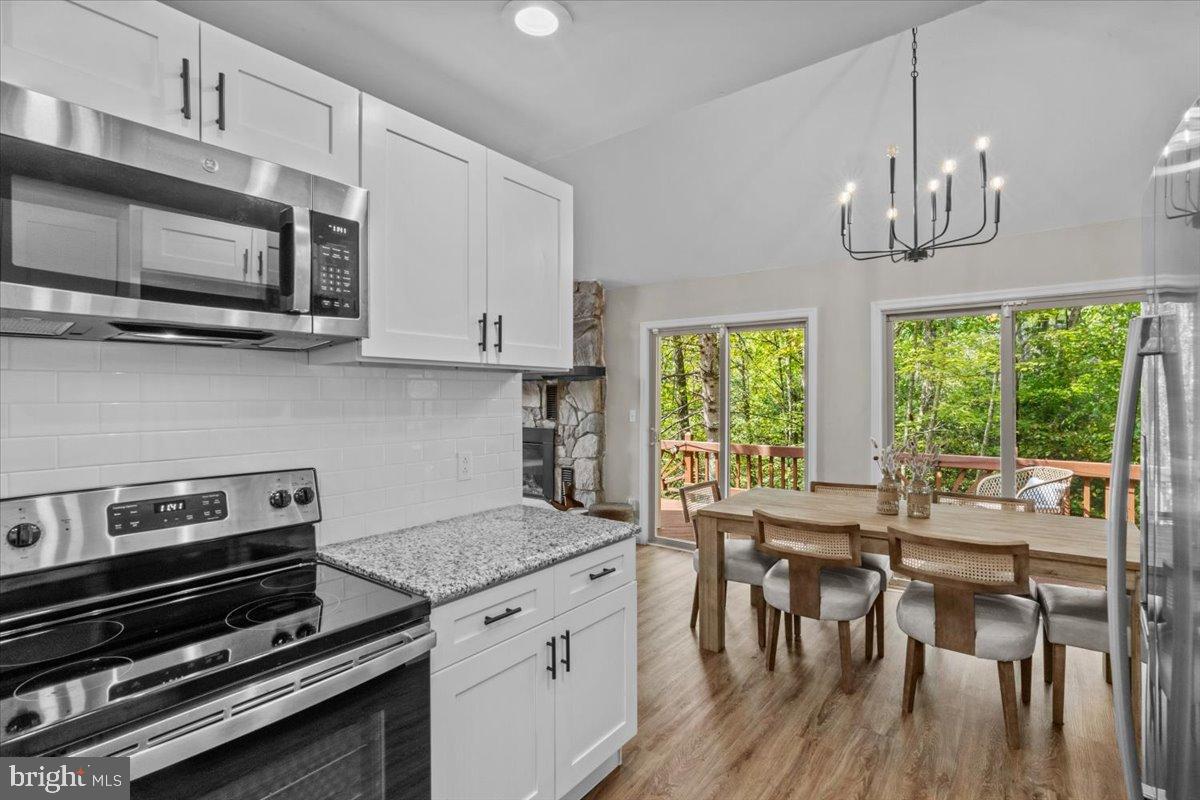 SAW CREEK EST - Residential