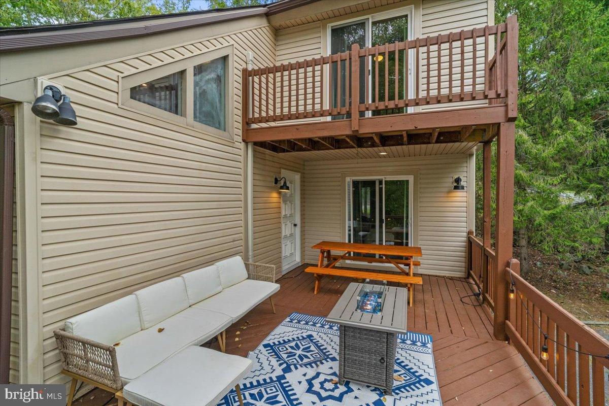 SAW CREEK EST - Residential