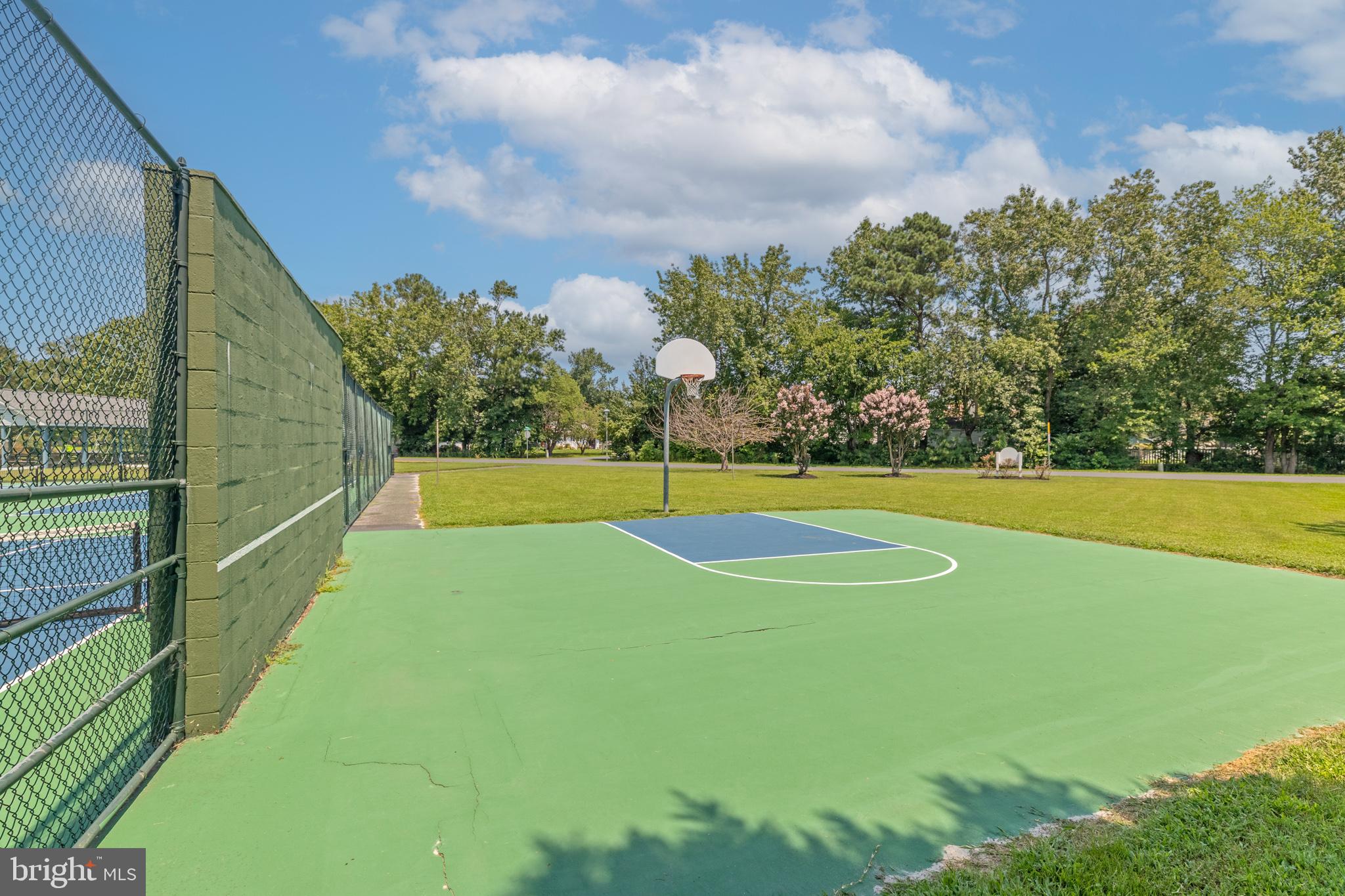 COUNTRY VILLAGE (3) - Residential