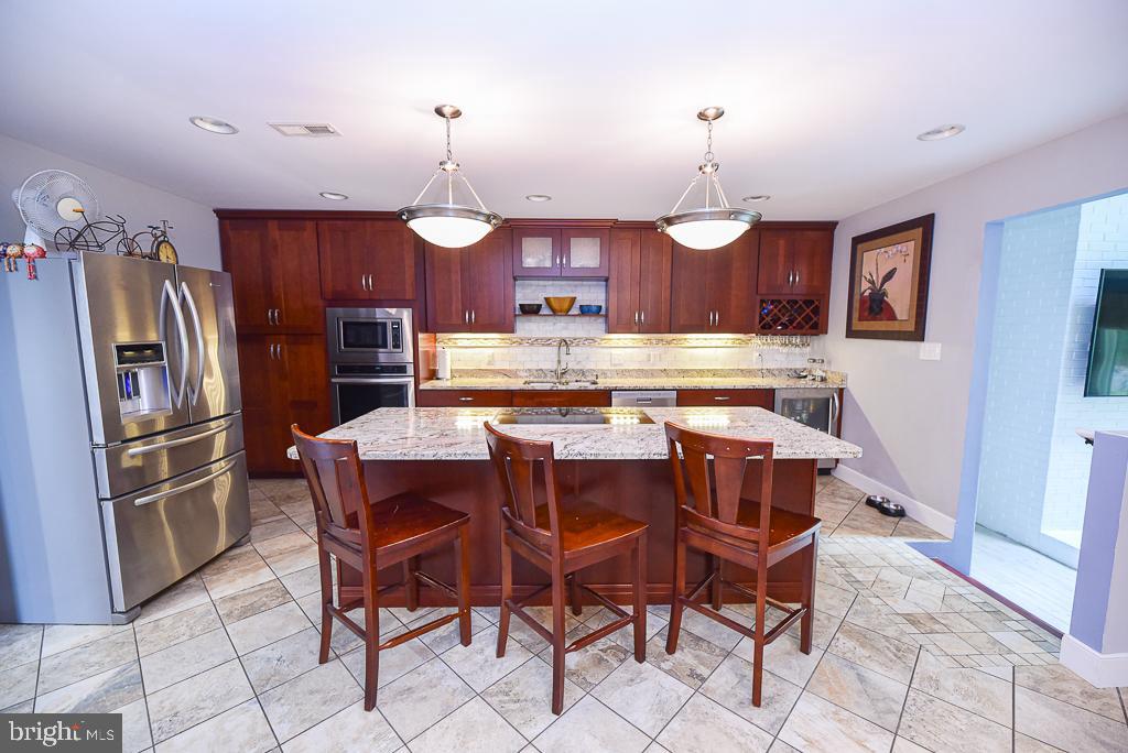 COUNTRY VILLAGE (3) - Residential