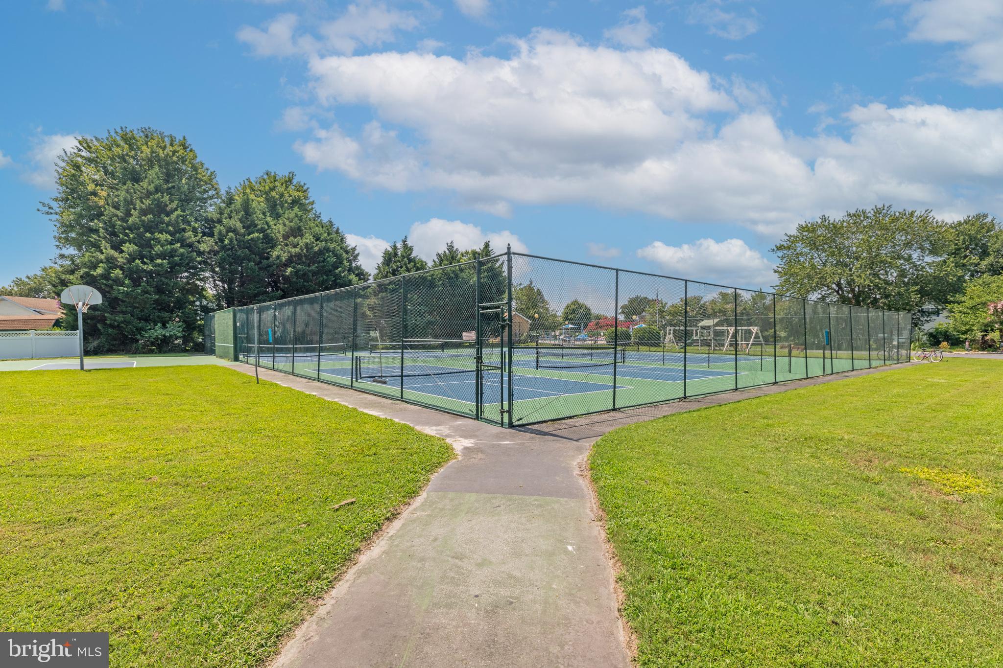 COUNTRY VILLAGE (3) - Residential