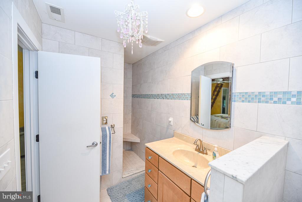 COUNTRY VILLAGE (3) - Residential