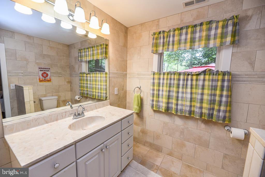 COUNTRY VILLAGE (3) - Residential