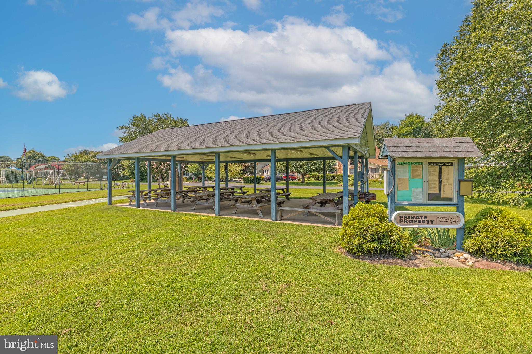 COUNTRY VILLAGE (3) - Residential