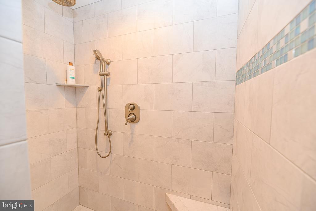 COUNTRY VILLAGE (3) - Residential