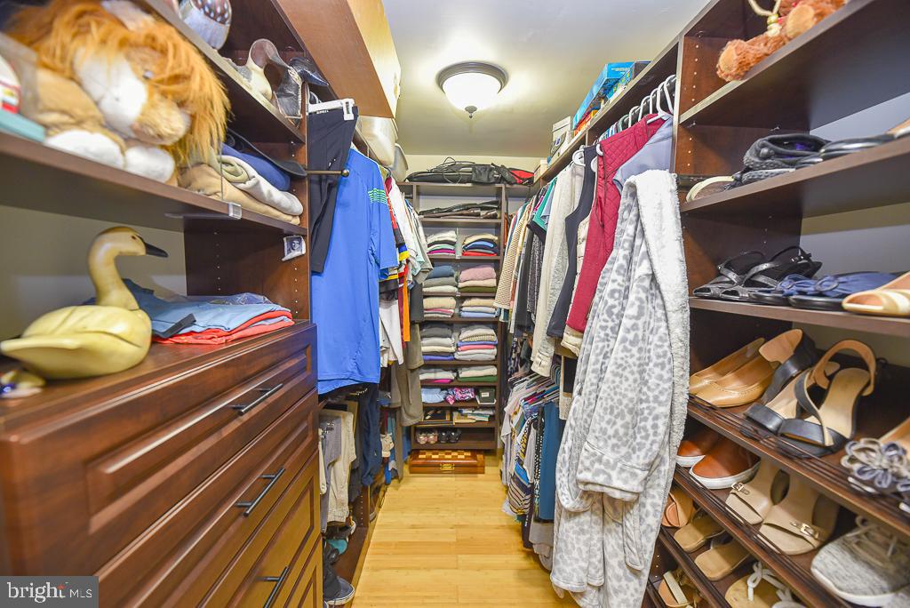 COUNTRY VILLAGE (3) - Residential