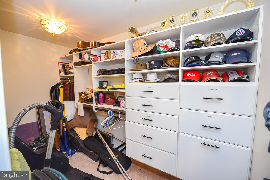 COUNTRY VILLAGE (3) - Residential