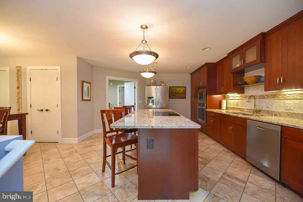 COUNTRY VILLAGE (3) - Residential