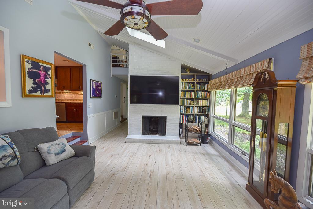 COUNTRY VILLAGE (3) - Residential