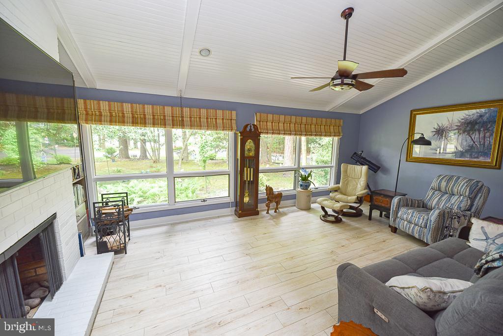 COUNTRY VILLAGE (3) - Residential