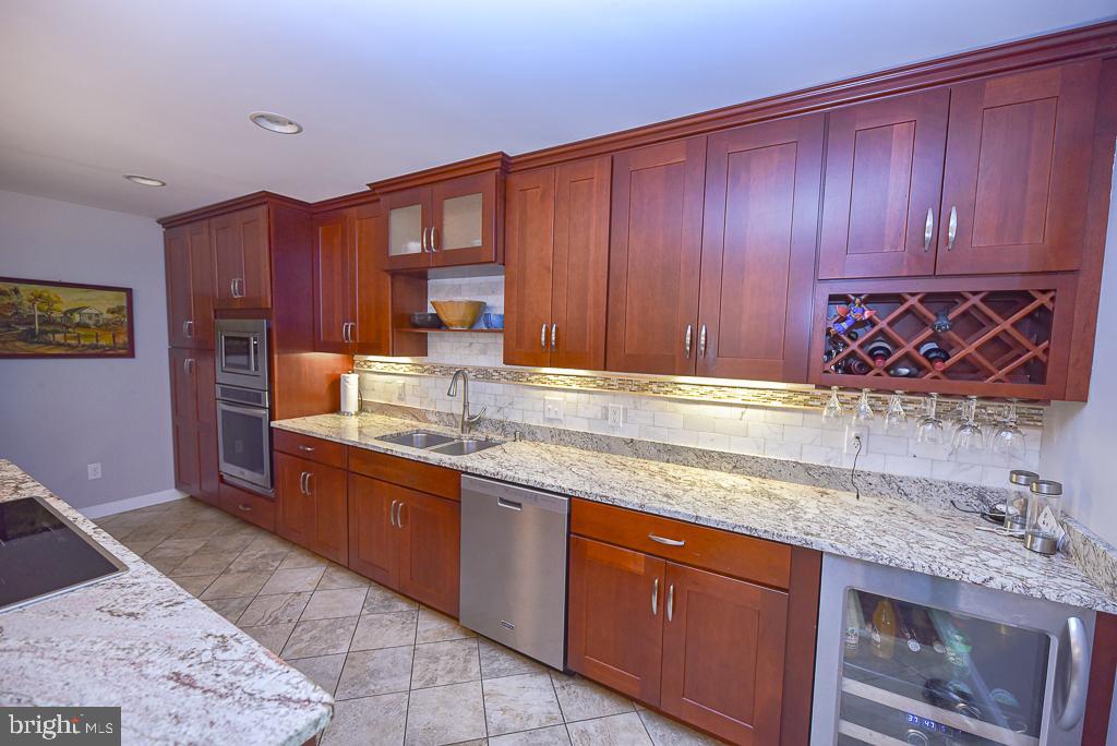 COUNTRY VILLAGE (3) - Residential