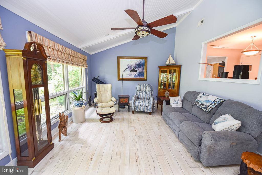 COUNTRY VILLAGE (3) - Residential