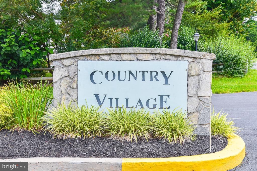 COUNTRY VILLAGE (3) - Residential