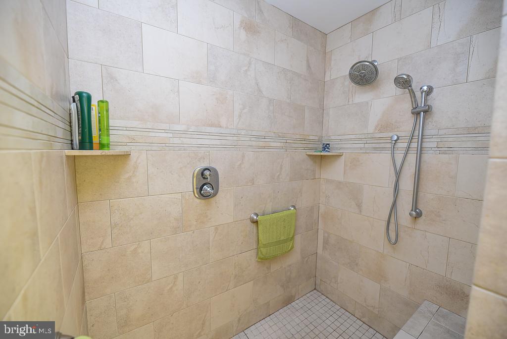 COUNTRY VILLAGE (3) - Residential