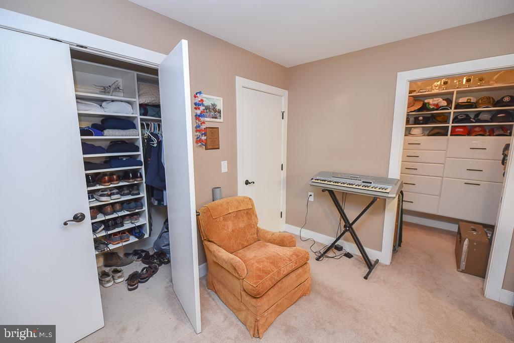 COUNTRY VILLAGE (3) - Residential