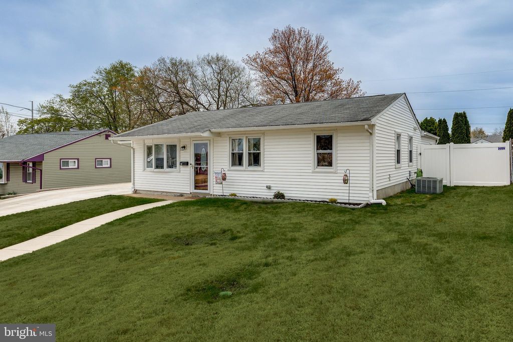 Photo of 38 Summit Avenue, BELLMAWR, NJ 08031 (MLS # NJCD2114256)