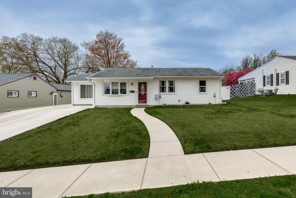 Photo of 38 Summit Avenue, BELLMAWR, NJ 08031 (MLS # NJCD2114256)