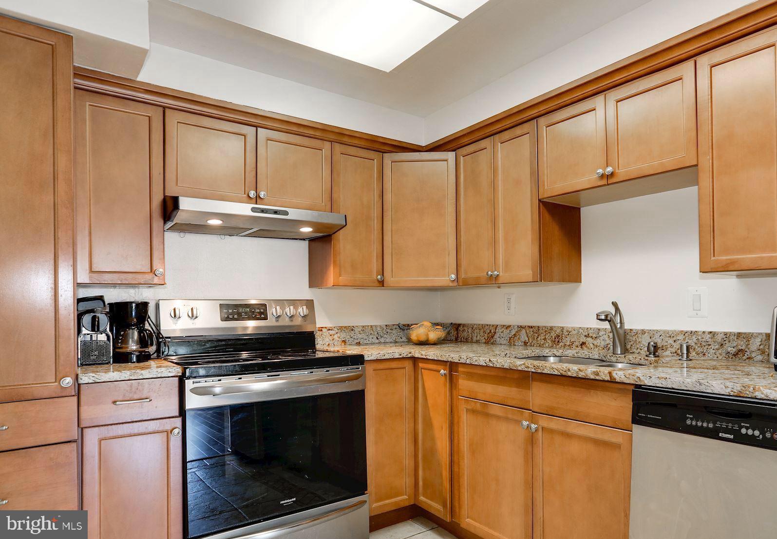 THE COLONIES - Residential Lease