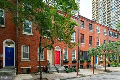 Townhouse For Sale - 320 S Juniper Street<br/> PHILADELPHIA, PA 19107