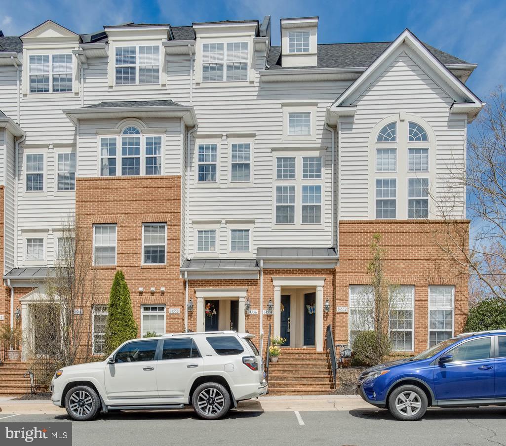 THE TOWNES AT VILLAGE PLACE - Residential