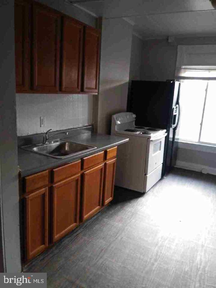 ELLWOOD PARK - Residential