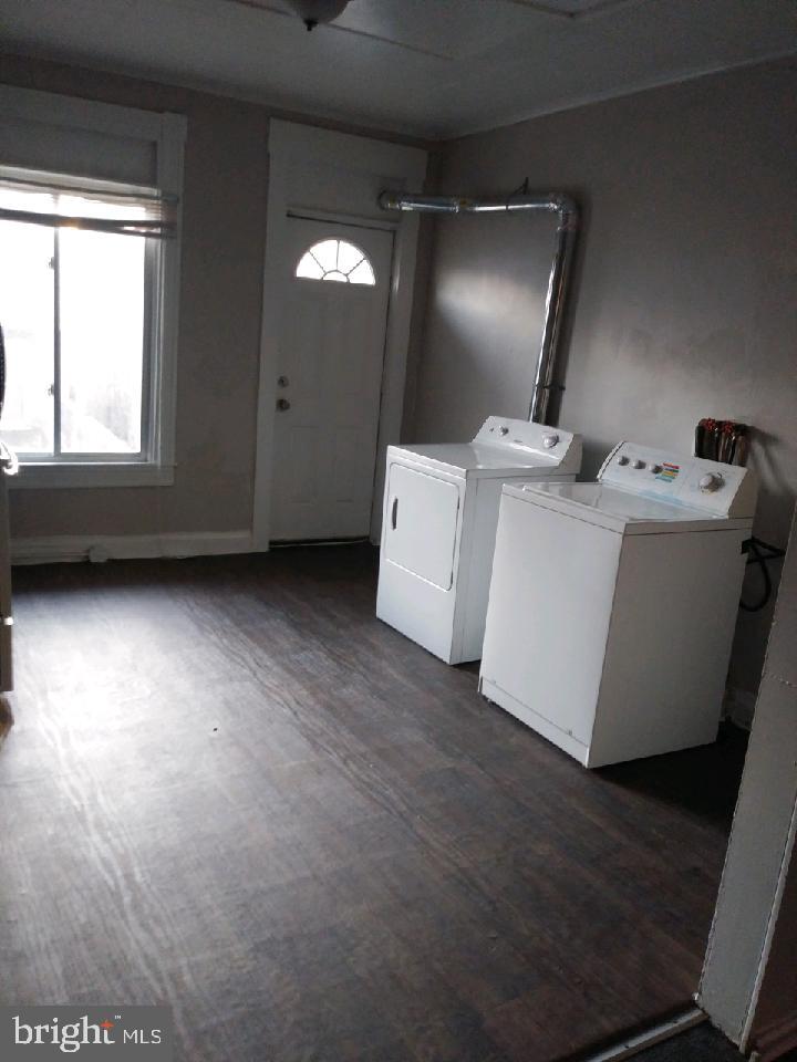 ELLWOOD PARK - Residential