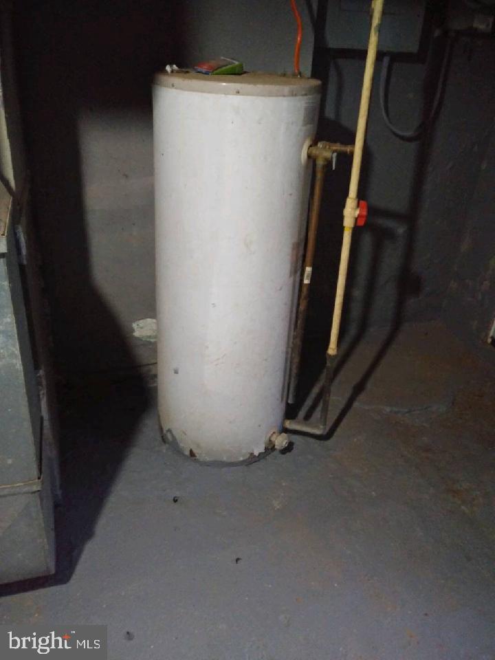 ELLWOOD PARK - Residential