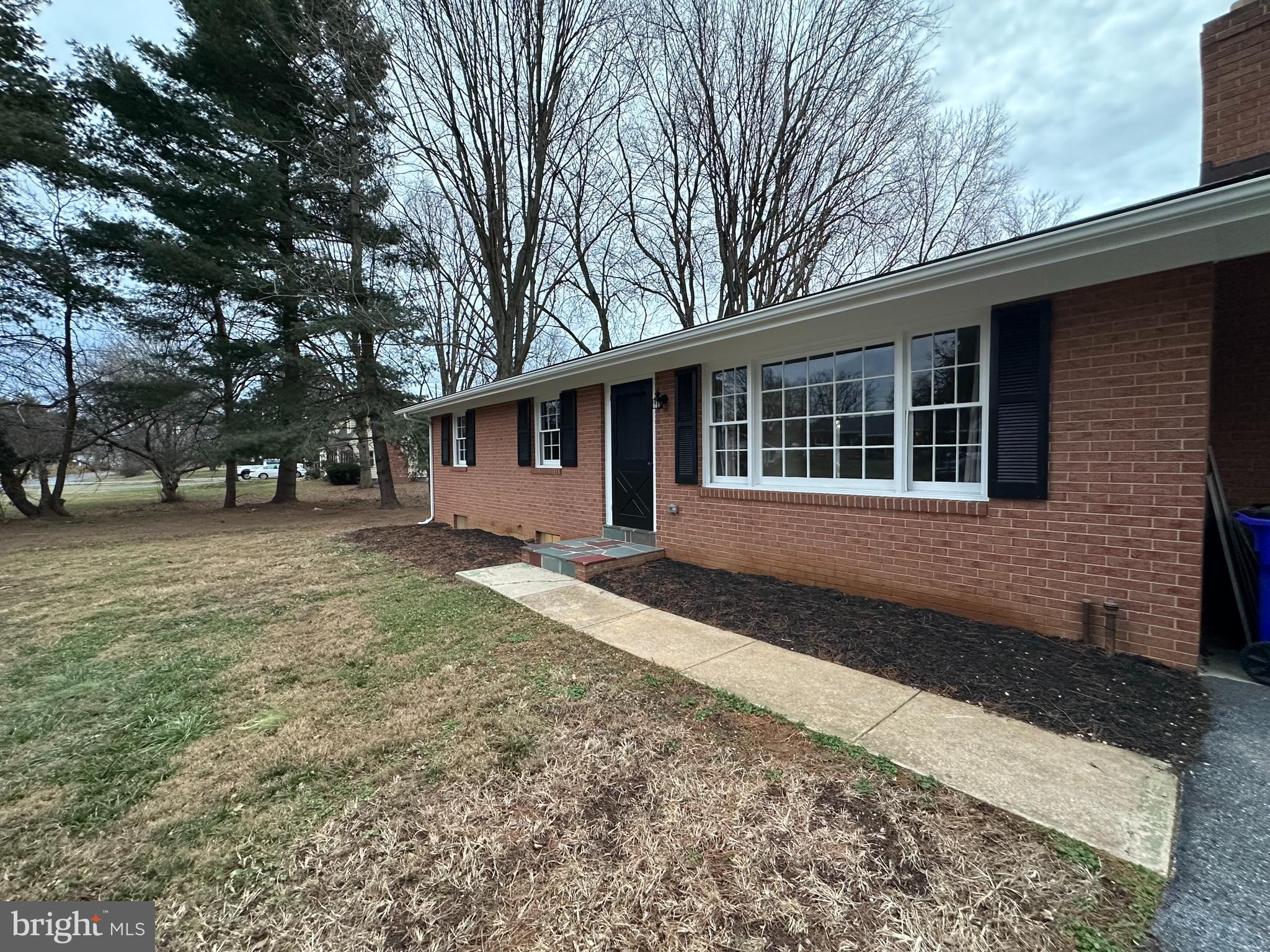 BROADVIEW ACRES - Residential Lease